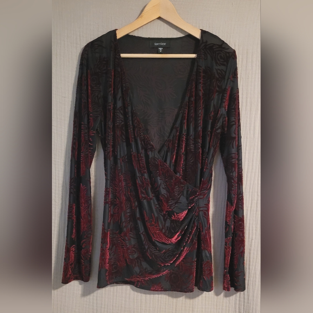 Karen Kane Women's Black and Red Floral Top